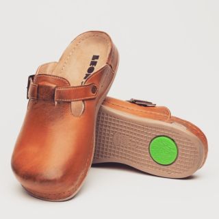 🔥 Pohodlí a kvalita v jednom! 🔥 Pánské kožené nazouváky Leon 707 v elegantní hnědé barvě – ideální pro práci i domácí...