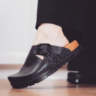 🔥 Novinka! Leon 6005 – Styl a pohodlí v jednom! ✨ Nový model s elegantními třpytkami dodá vašemu outfitu šmrnc. Pohodlná...