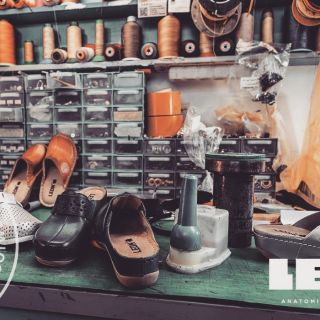 👣 LEON – Anatomická obuv s tradicí! Rodinná firma ze Srbska vyrábí od roku 1999 pohodlné kožené pantofle, dřeváky a...